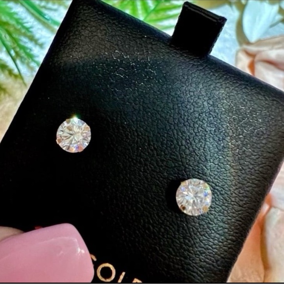 New! Round Cut Diamond Studs set in Solid 10K Gold. Brand new 4 prong setting - Picture 15 of 15